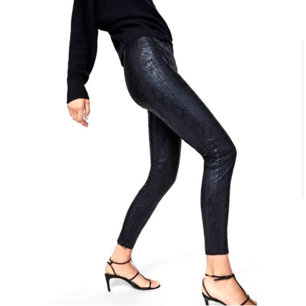 Zara Black Snakeskin Skinny Jeans Pants Zipper Detail Size 4